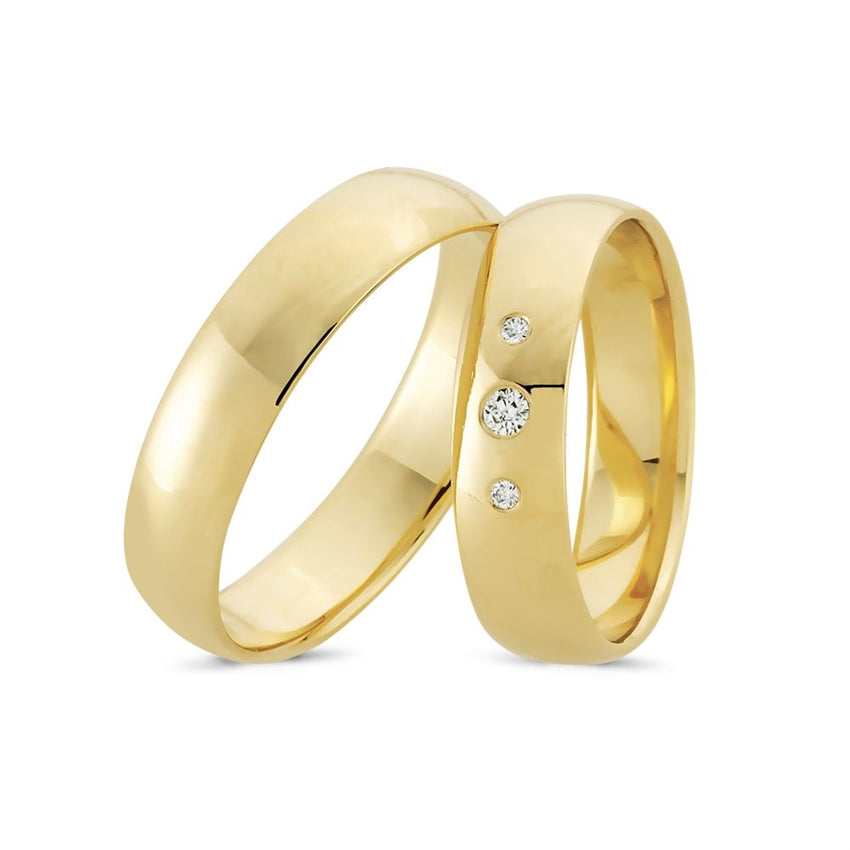 Romantiske Nuran vielsesringe i 14 karat guld med 3 diamanter og buet profil – blank overflade.